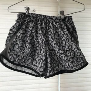 GEOMETRIC NIKE RUNNING SHORTS